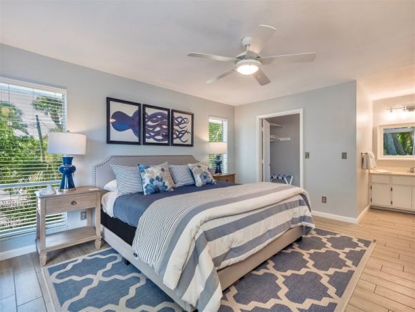 Captiva 2 Bedroom Vacation Home Short Walk to Beach Sleeps 6
