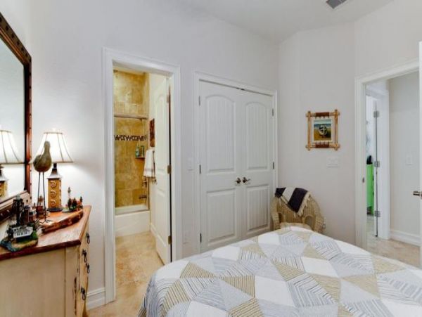 One Min Walk to Beach homes Beach Five Bedroom Homes Beach