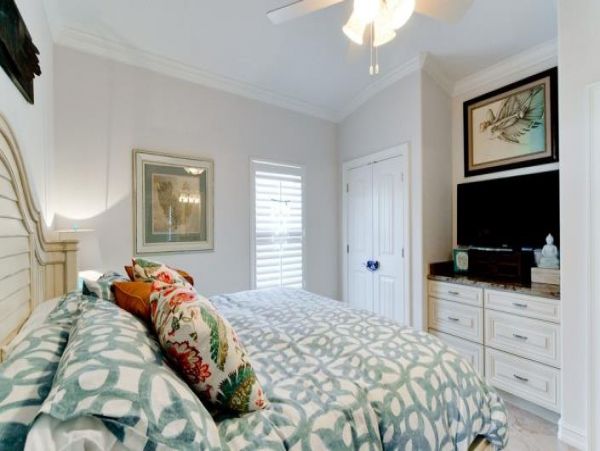 One Min Walk to Beach homes Beach Five Bedroom Homes Beach