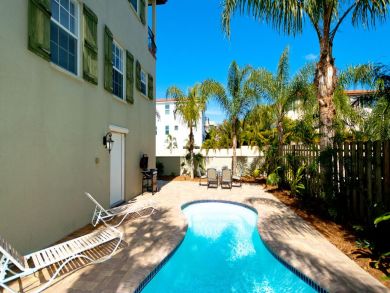 Holmes Beach 4 Bedroom Vacation Home Sleeps 10 with Pool Holmes Beach 4 Bedroom Vacation Home Sleeps 10 with Pool