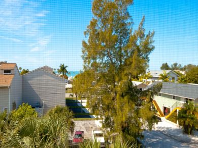 Holmes Beach 4 Bedroom Vacation Home Sleeps 10 with Pool Holmes Beach 4 Bedroom Vacation Home Sleeps 10 with Pool