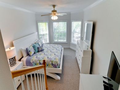 Holmes Beach 4 Bedroom Vacation Home Sleeps 10 with Pool Holmes Beach 4 Bedroom Vacation Home Sleeps 10 with Pool