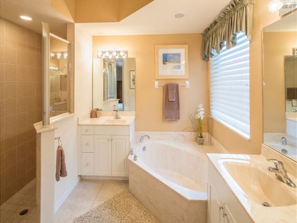 Luxury 4 Bedroom Perfect Getaway with Private Pool in Naples