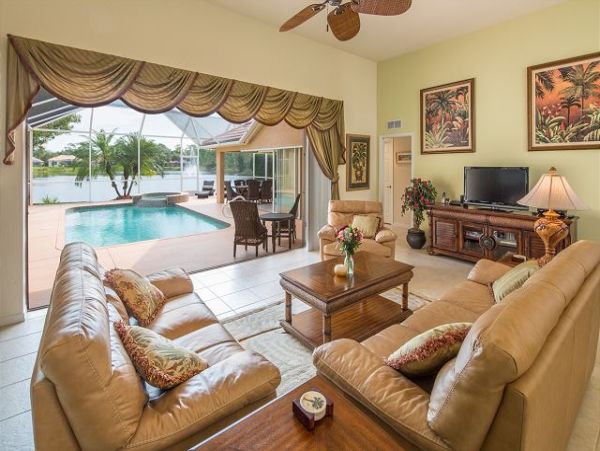 Luxury 4 Bedroom Perfect Getaway with Private Pool in Naples