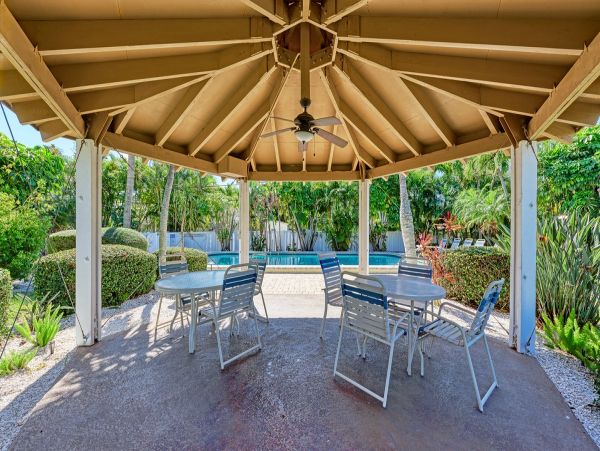 Charming Vacation Rental on Holmes Beach. Call Today.