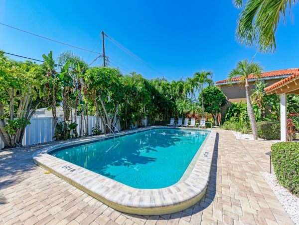 Charming Vacation Rental on Holmes Beach. Call Today.