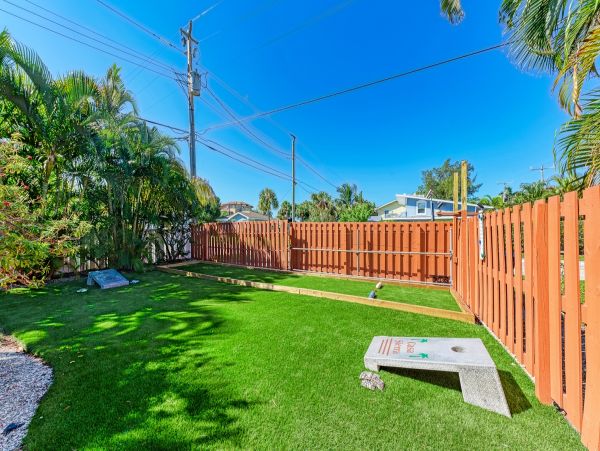 Charming Vacation Rental on Holmes Beach. Call Today.