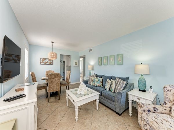 Charming Vacation Rental on Holmes Beach. Call Today.