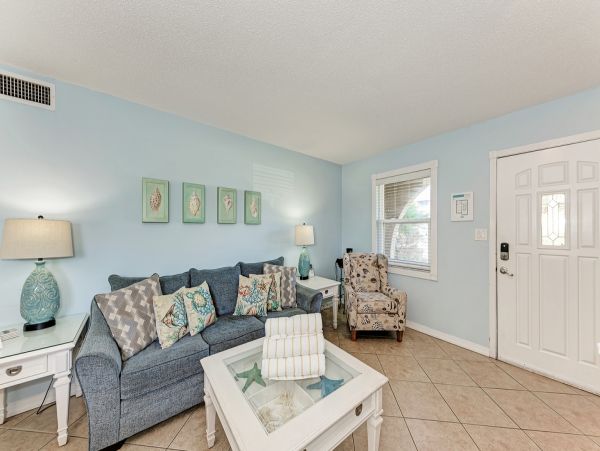 Charming Vacation Rental on Holmes Beach. Call Today.