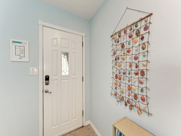 Charming Vacation Rental on Holmes Beach. Call Today.