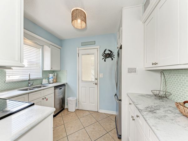 Charming Vacation Rental on Holmes Beach. Call Today.