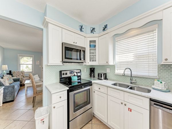 Charming Vacation Rental on Holmes Beach. Call Today.