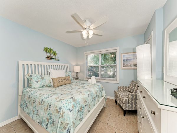 Charming Vacation Rental on Holmes Beach. Call Today.
