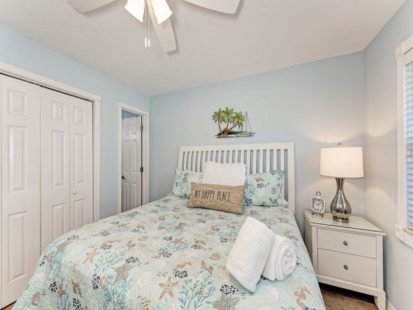 Charming Vacation Rental on Holmes Beach. Call Today.