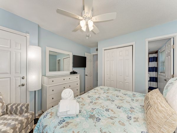 Charming Vacation Rental on Holmes Beach. Call Today.