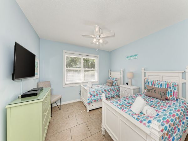 Charming Vacation Rental on Holmes Beach. Call Today.