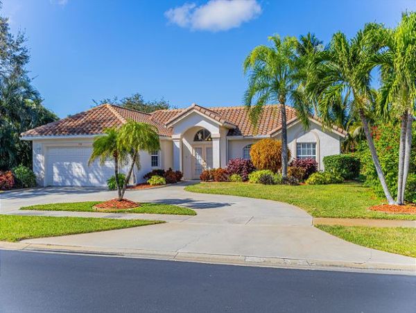 Spacious 3-Bedroom Naples Retreat with Pool