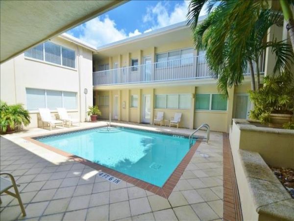 Naples Lovely Condo Community Pool Sleeps 4