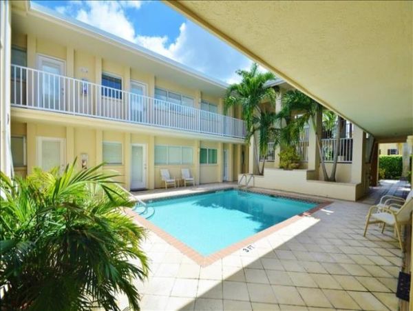Naples Lovely Condo Community Pool Sleeps 4