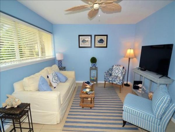 Naples Lovely Condo Community Pool Sleeps 4