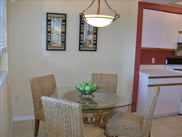 Naples Vacation Condo Short Walk to Beach & Bay Views