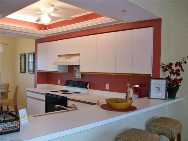 Naples Vacation Condo Short Walk to Beach & Bay Views