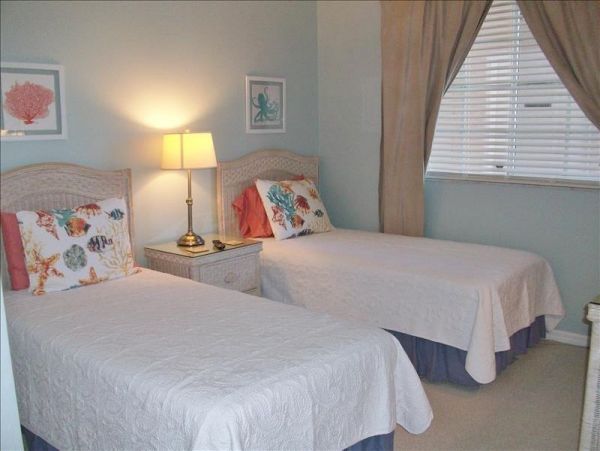 Naples Vacation Condo Short Walk to Beach & Bay Views