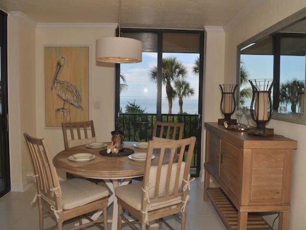 Full Ocean Views from this Lovely Condo