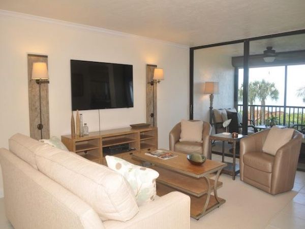 Full Ocean Views from this Lovely Condo