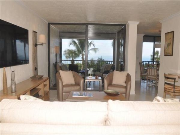 Full Ocean Views from this Lovely Condo