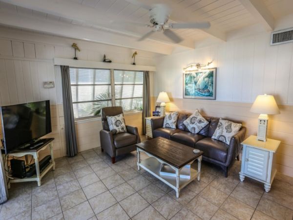 Private Pool Fort Myers Vacation Home Steps to Beach