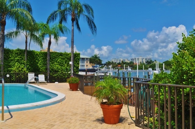Naples Condo 919325