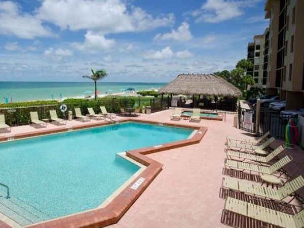 Lovely 2 Bedroom Vacation Condo in Naples