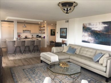 Sweeping Views From This 2 Bedroom High Rise in Naples