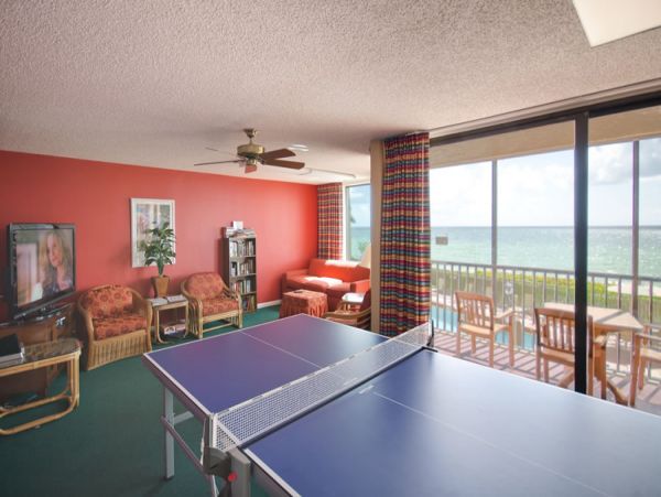 Lovely 2 Bedroom Vacation Condo in Naples Located on Beach