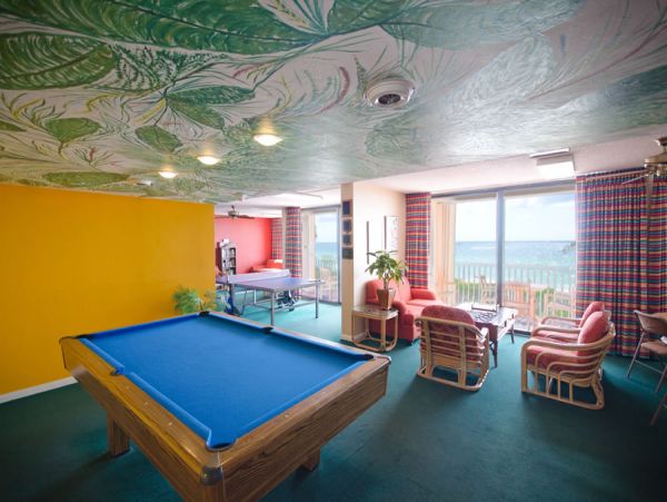 Lovely 2 Bedroom Vacation Condo in Naples Located on Beach