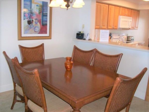 Lovely 2 Bedroom Vacation Condo in Naples Located on Beach