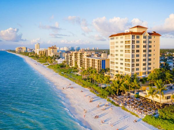 Lovely 2 Bedroom Vacation Condo in Naples Located on Beach