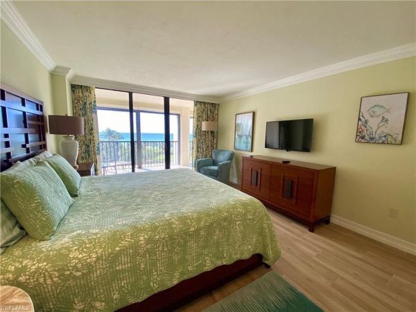 Stunning Gulf Front Vacation Condo Naples Florida