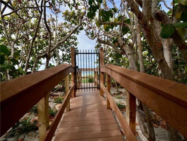 Stunning Gulf Front Vacation Condo Naples Florida