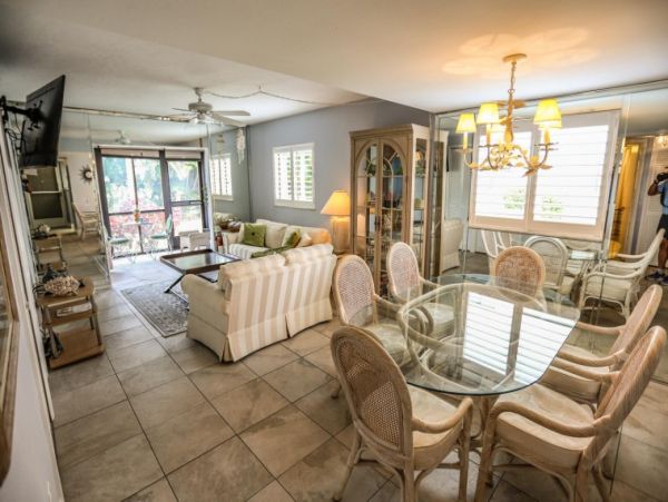 Fort Myers Cozy Two Bedroom Rental Condo