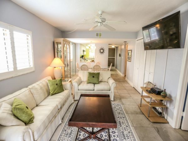 Fort Myers Cozy Two Bedroom Rental Condo