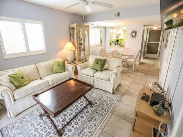 Fort Myers Cozy Two Bedroom Rental Condo