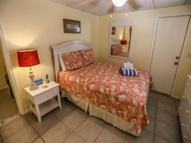 Walk to Beach 5 Bedroom Vacation Home in Fort Myers