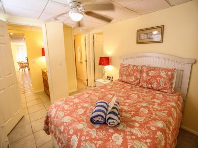 Walk to Beach 5 Bedroom Vacation Home in Fort Myers