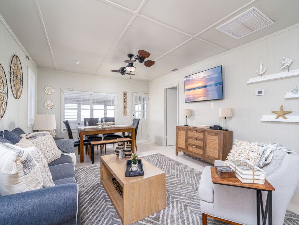 Fort Myers Lovely Two Bedroom Vacation Condo On the Beach