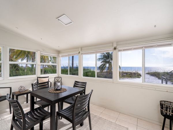 Fort Myers Lovely Two Bedroom Vacation Condo On the Beach