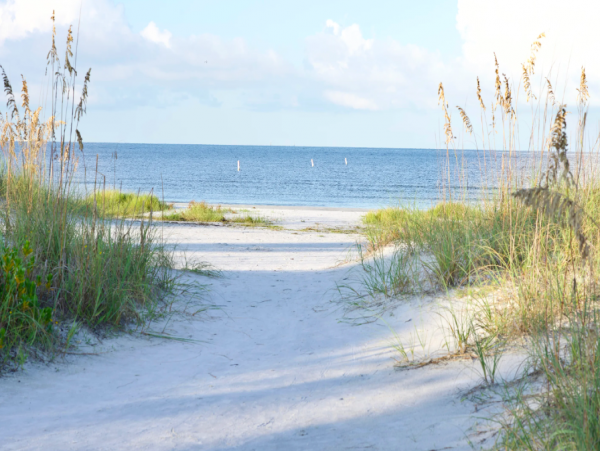 Perfectly located Duplex, sleeps 12 Fort Myers Beach