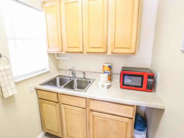 Studio Ground floor unit across the street from the beach