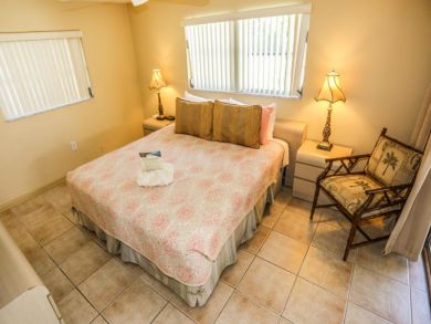 Fort Myers Beach Accommodation Sleeps Eight